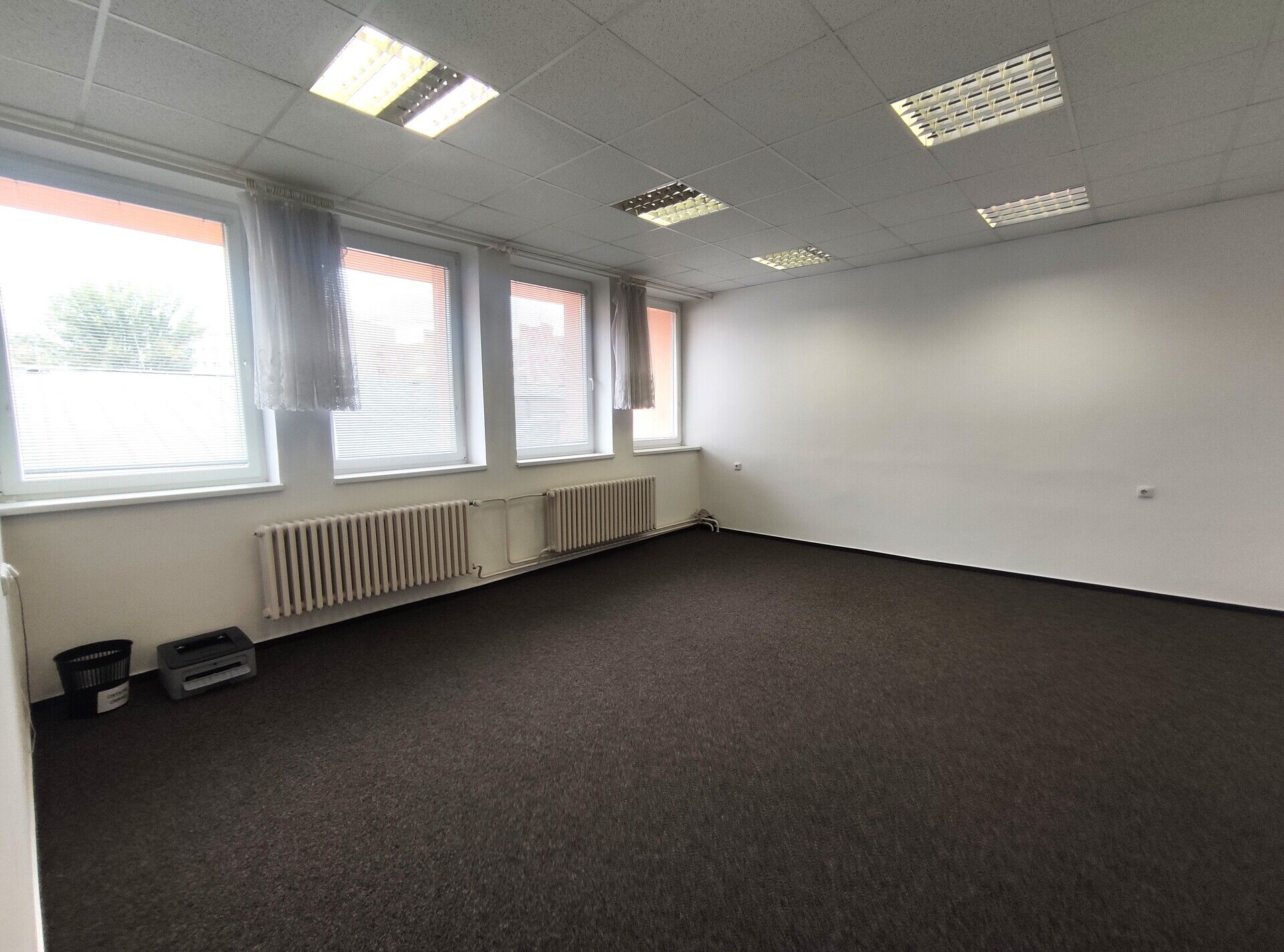 pronájem kanceláří 29 m², s klimatizací a parkováním, blízko centra a MHD