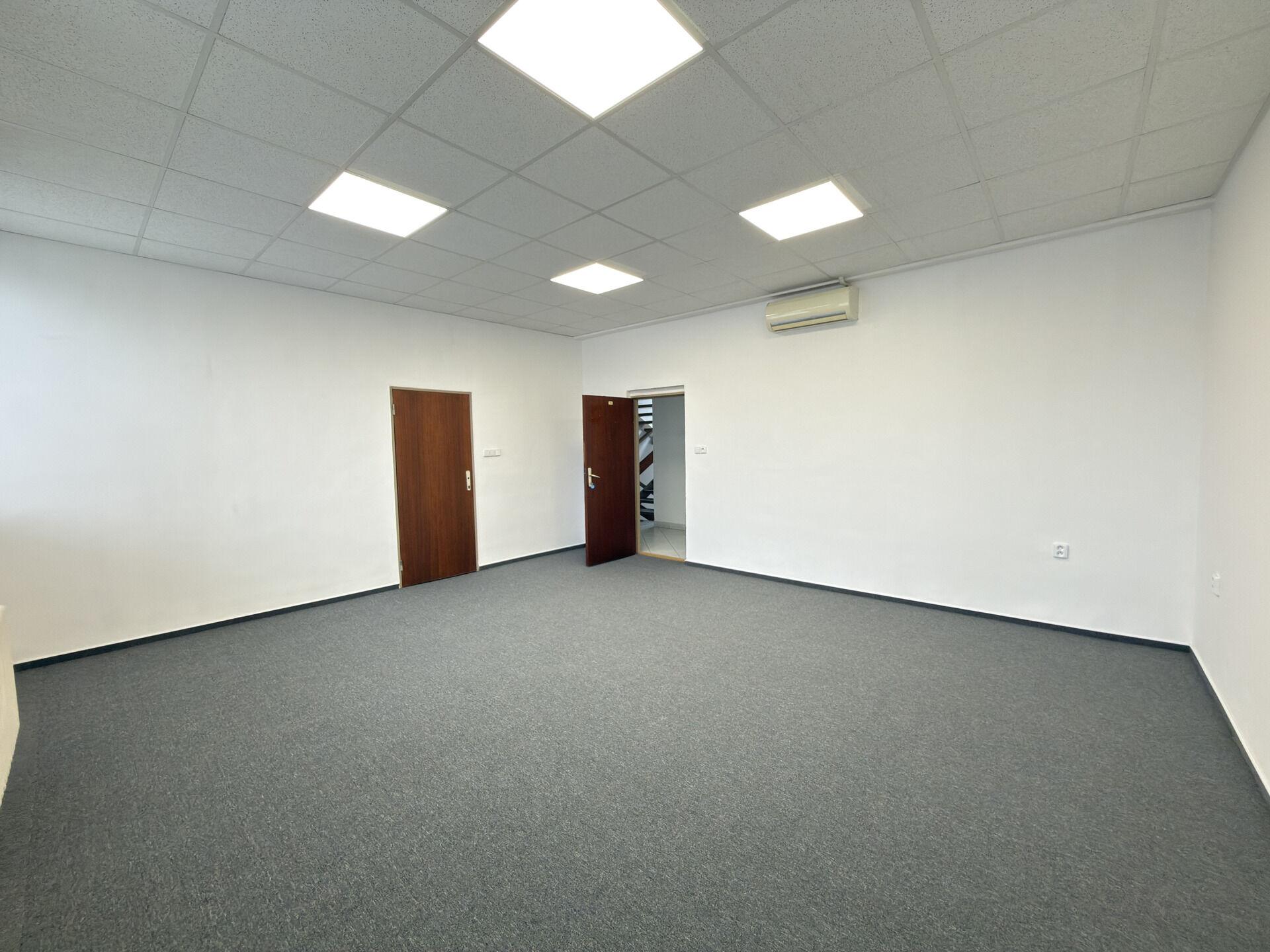pronájem kanceláří 22m2 a 29 m², s klimatizací a parkováním, blízko centra a MHD