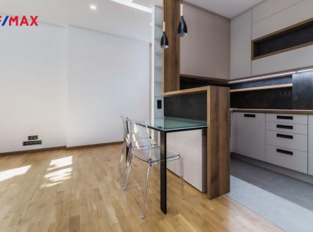 Pronájem bytu, 2+kk, 42 m²