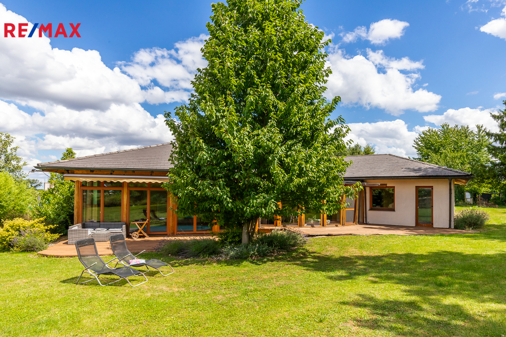 boční pohled s terasou