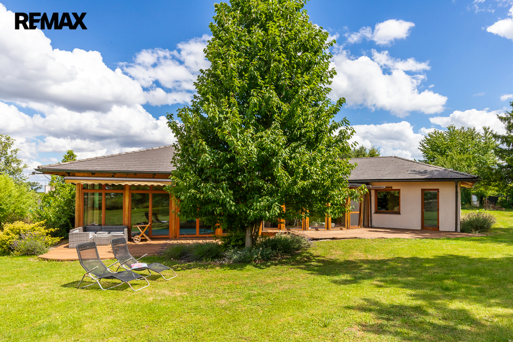 boční pohled s terasou