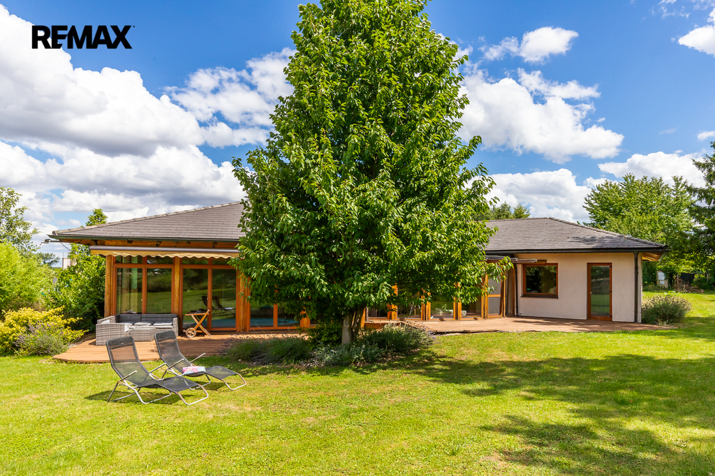 boční pohled s terasou