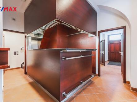 Pronájem obchodní prostor, 350 m²