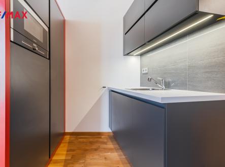 Pronájem kanceláře, 195 m²