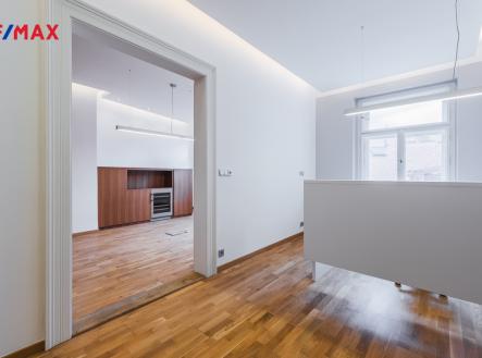 Pronájem kanceláře, 195 m²