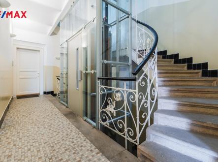 Pronájem kanceláře, 195 m²