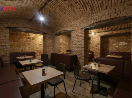 Pronájem obchodní prostor, 100 m²