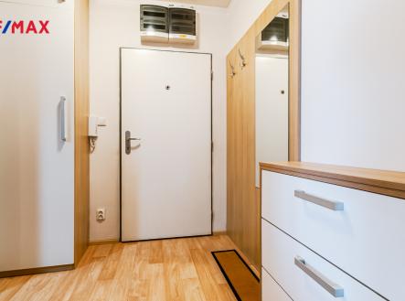 Pronájem bytu, 1+kk, 35 m²