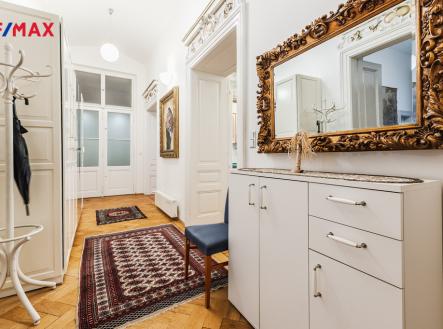 Pronájem kanceláře, 180 m²