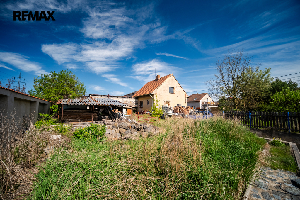 DŮM LIBIŠ - POHLED ZE ZAHRAY
