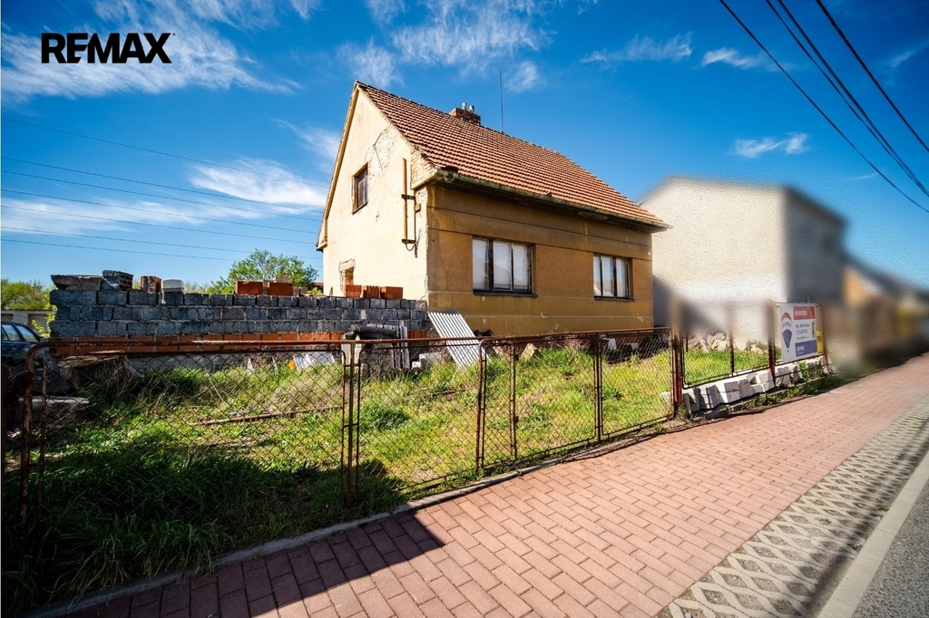 POZEMEK LIBIŠ - POHLED Z ULICE ZA KRALUPKOU