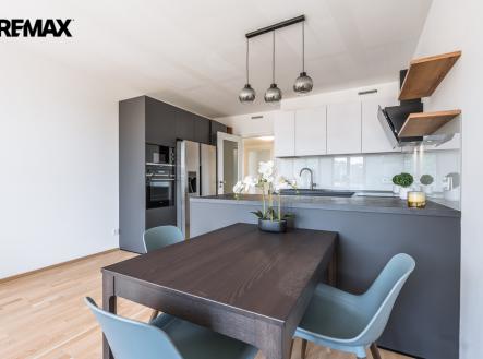 Pronájem bytu, 3+kk, 82 m²
