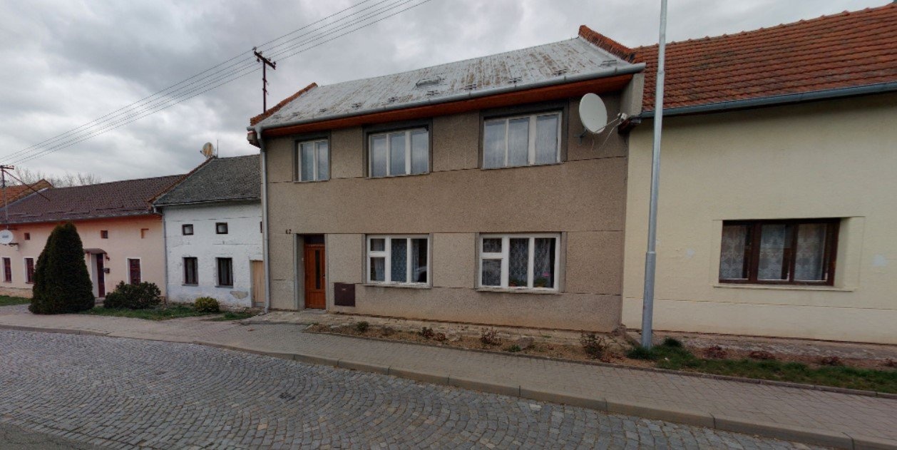 pohled z přední strany domů