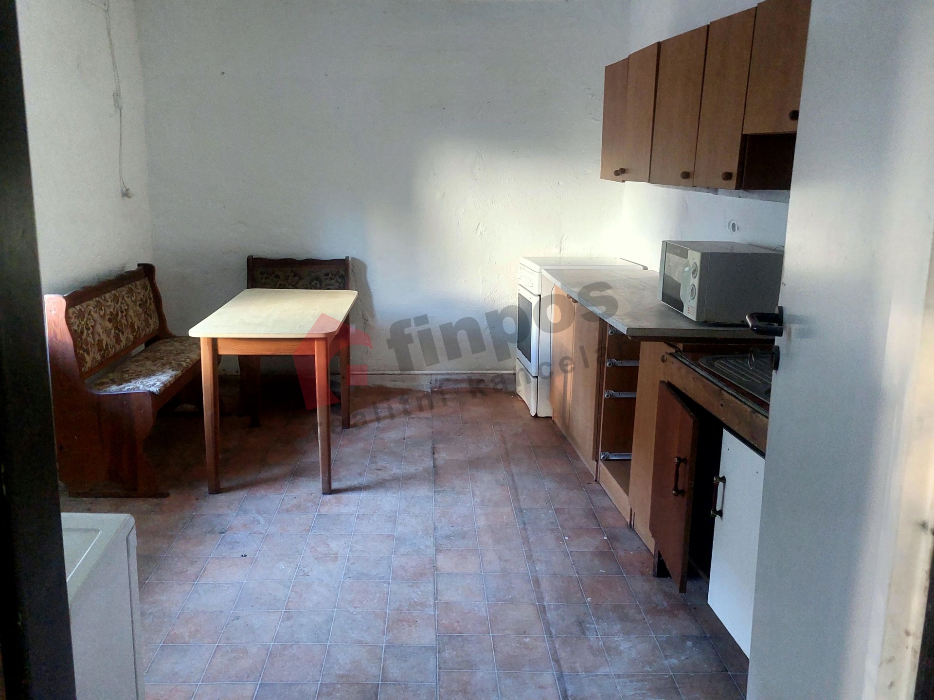 Prodej rodinného domu v Žádovicích ke kompletní rekonstrukci 189m2, zahrada 120m2