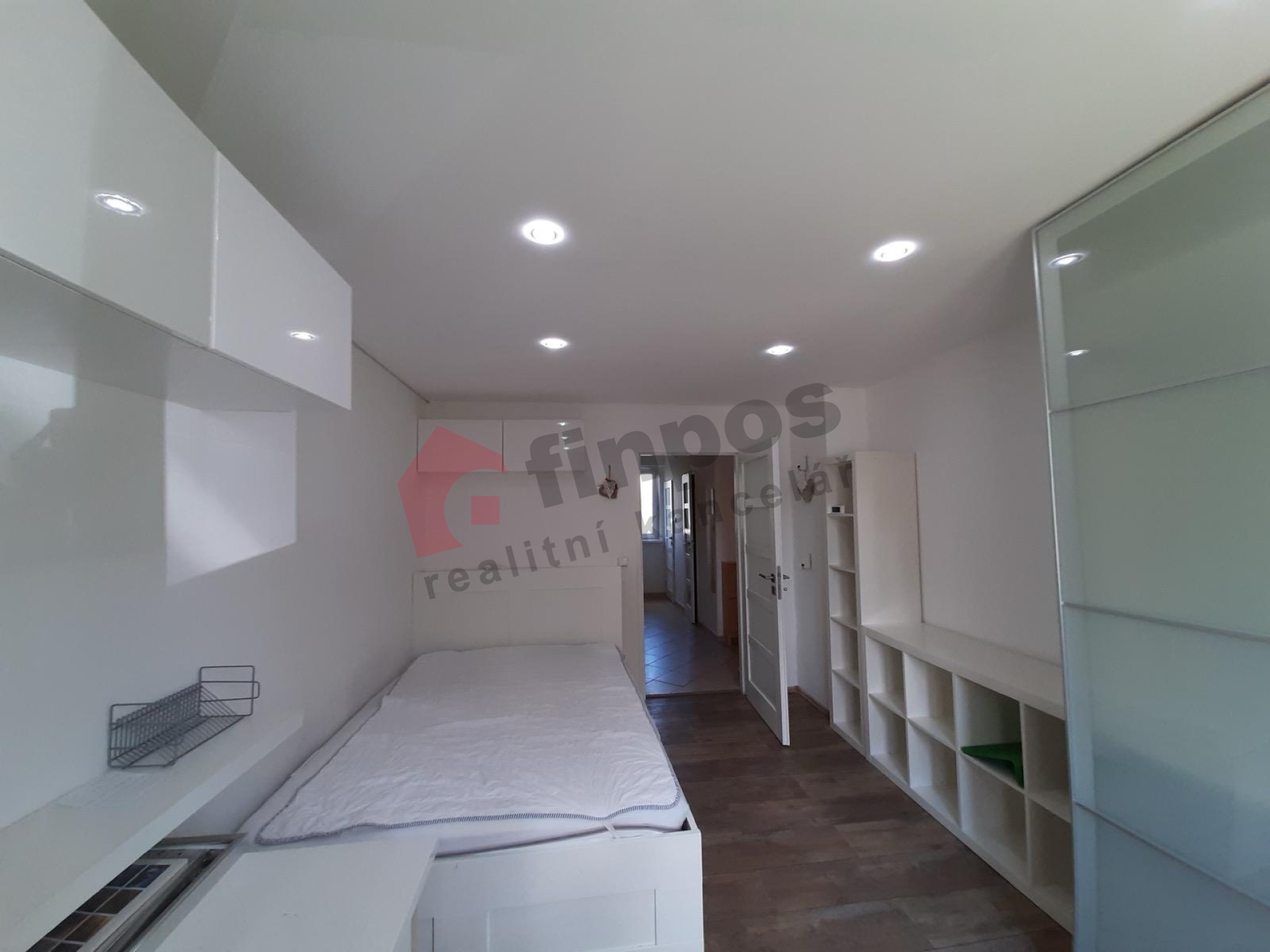 Pronájem bytu 2+1, 55 m² (+ sklep 6m²), Olomouc - Hejčín, ul. Ladova