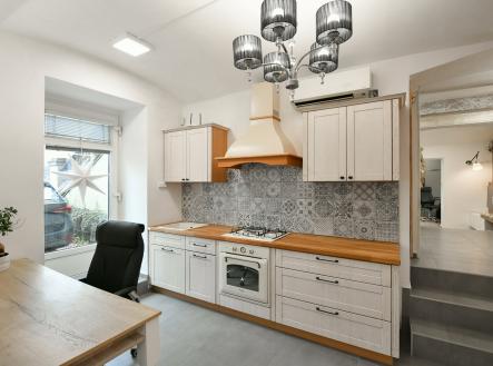 Prodej obchodní prostor, 86 m²