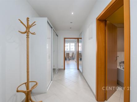 Pronájem bytu, 2+kk, 77 m²