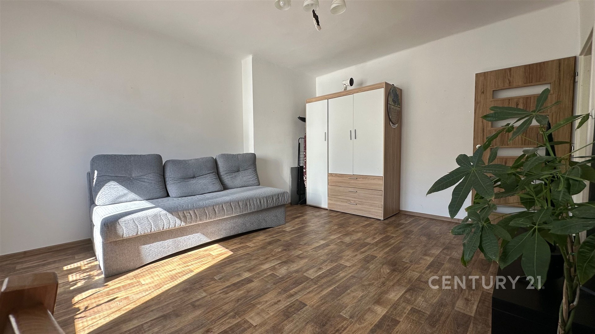 Světlý obývací pokoj