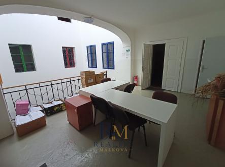 Pronájem kanceláře, 90 m²