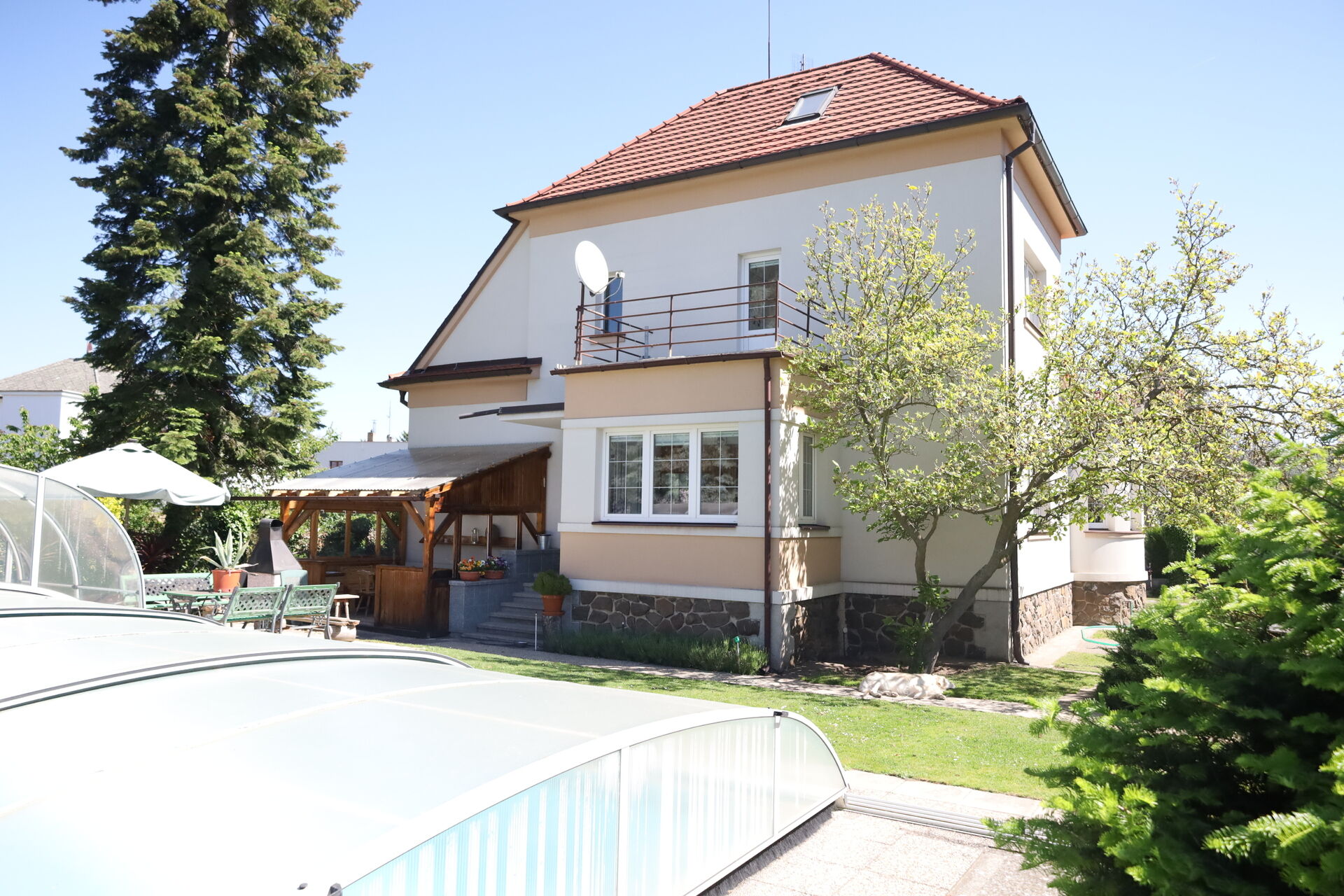 Prodej rodinné vily Praha 5 – Zbraslav s pozemkem 836 m2 v krásné lokalitě.