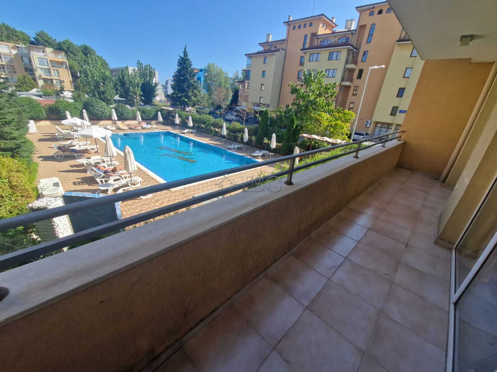 Apartmán se 2 ložnicemi a výhledem na bazén v Kamelia Garden, Slunečné pobřeží