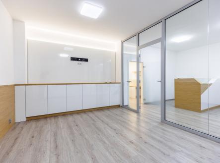 Prodej kanceláře, 65 m²