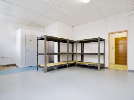 Pronájem - skladovací prostor, 133 m²