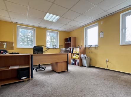 Pronájem kanceláře, 150 m²