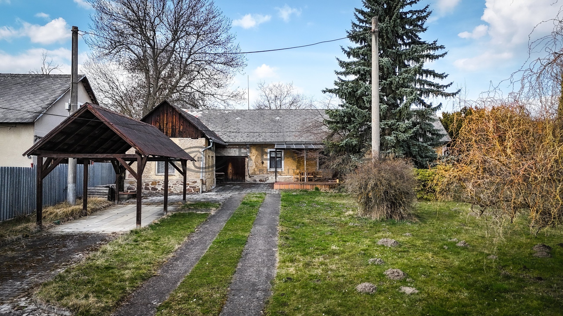 Chalupa Příbram pohled na chalupu 1