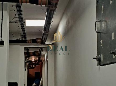 Prodej obchodní prostor, 400 m²