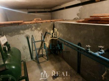 Prodej obchodní prostor, 400 m²