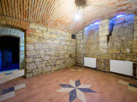 Pronájem skladovací prostor, 160 m²