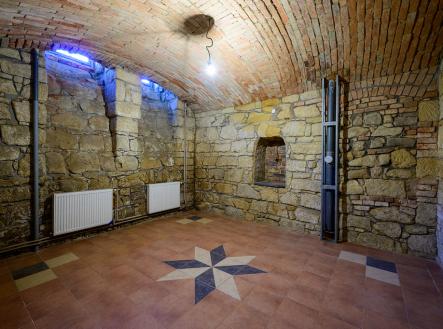 Pronájem skladovací prostor, 160 m²