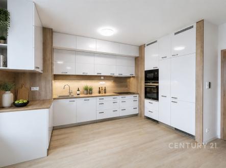Pronájem bytu, 3+kk, 100 m²