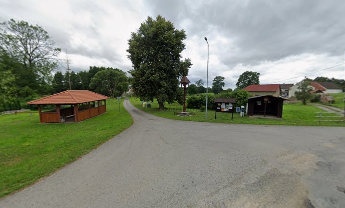 Stavební pozemek 806 m², Divišovice