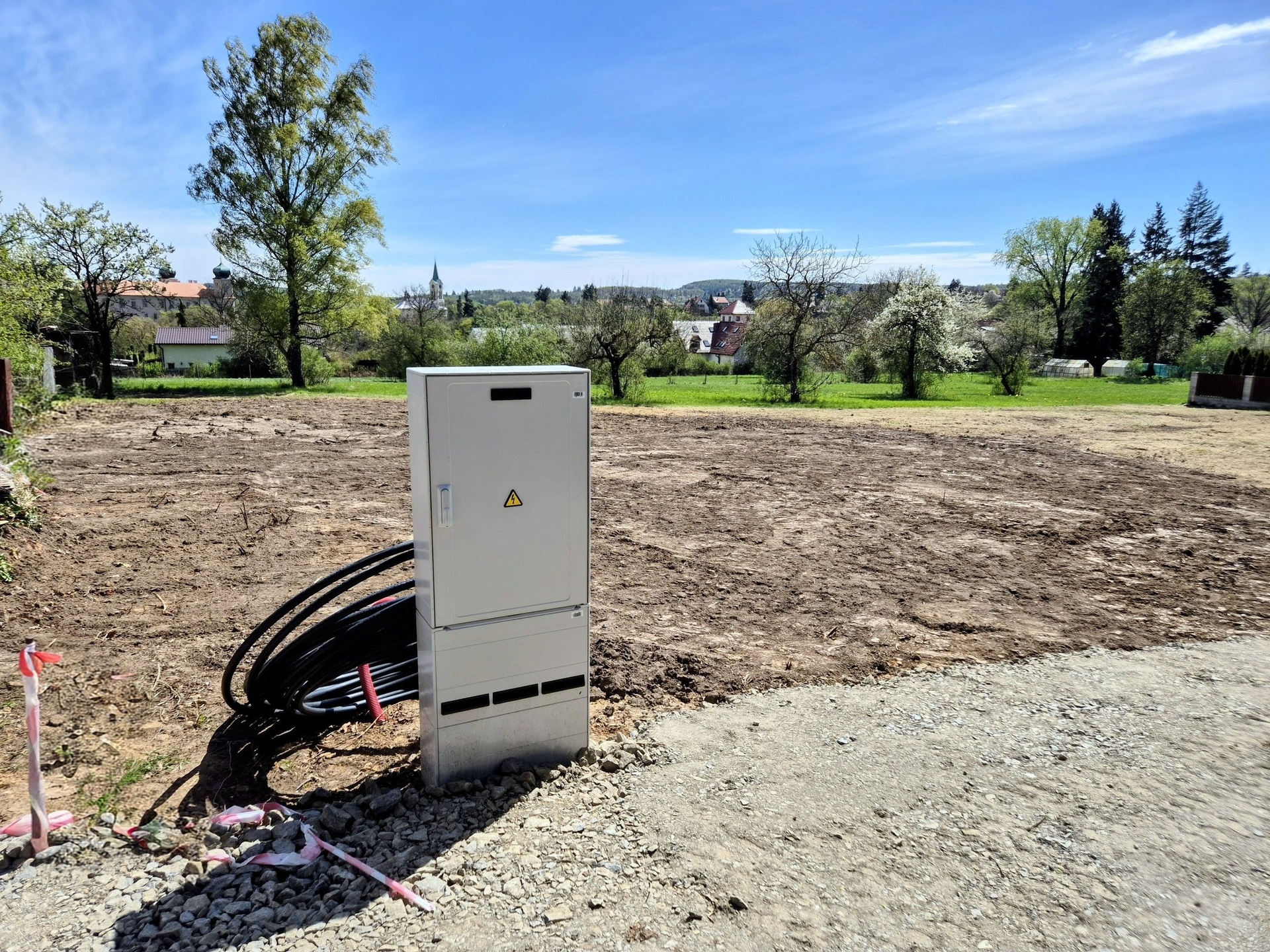 Velkorysý pozemek s duší a výhledem na zámek 1 923 m², Mníšek pod Brdy