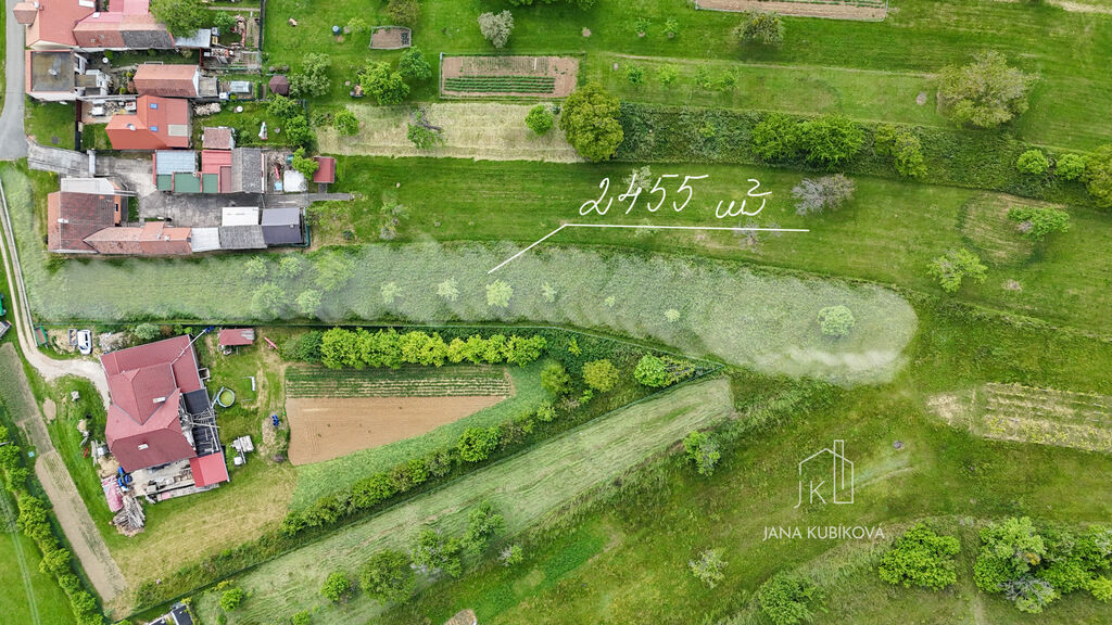 Pozemek o výměře 2 455 m² v klidné lokalitě u lesa – ideální pro výstavbu rodinného domu
