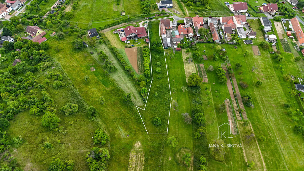 Pozemek o výměře 2 455 m² v klidné lokalitě u lesa – ideální pro výstavbu rodinného domu