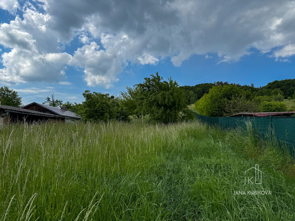 Pozemek o výměře 2 455 m² v klidné lokalitě u lesa – ideální pro výstavbu rodinného domu