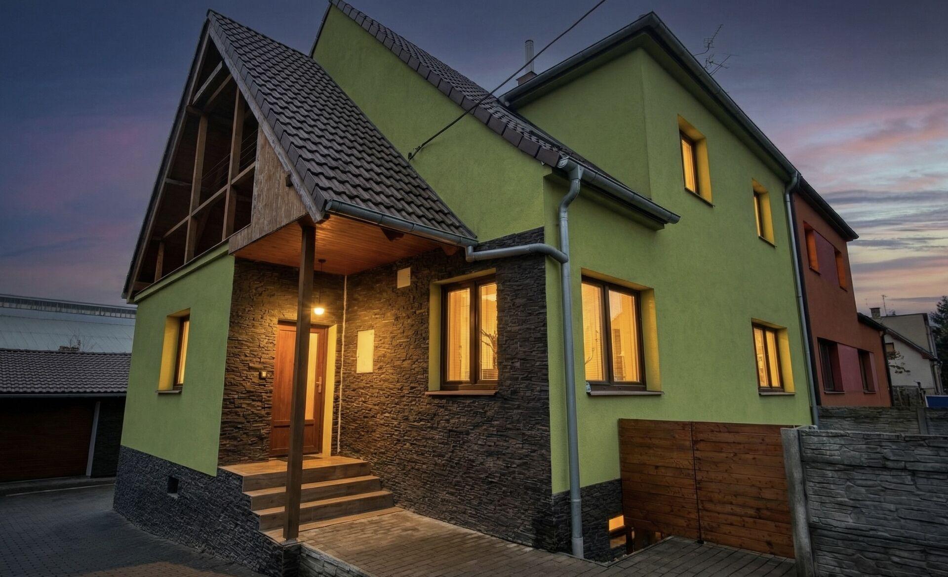 Prodej prostorného rodinného domu 2+KK a 3+1, garáží a zahradou 770 m² v Kyjově