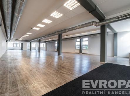 Pronájem obchodní prostor, 540 m²