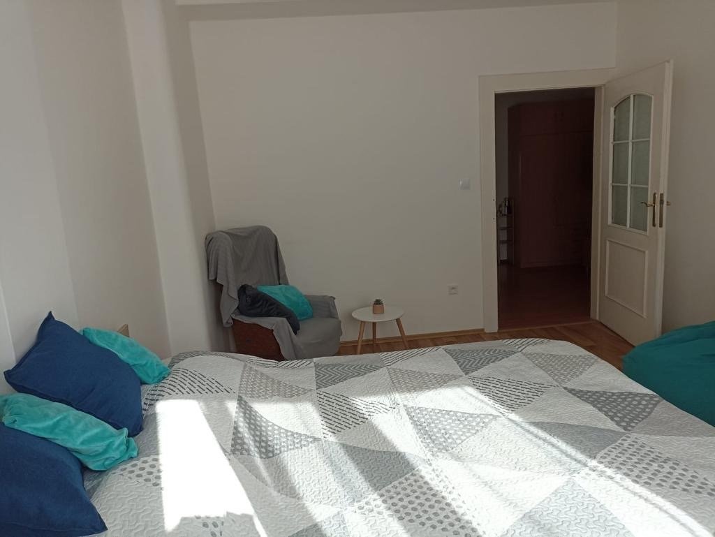 66cbcd6e-76a4-4aec-bc80-ef9d843daa59