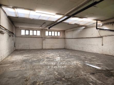 Pronájem komerčního objektu, sklad, 215 m²