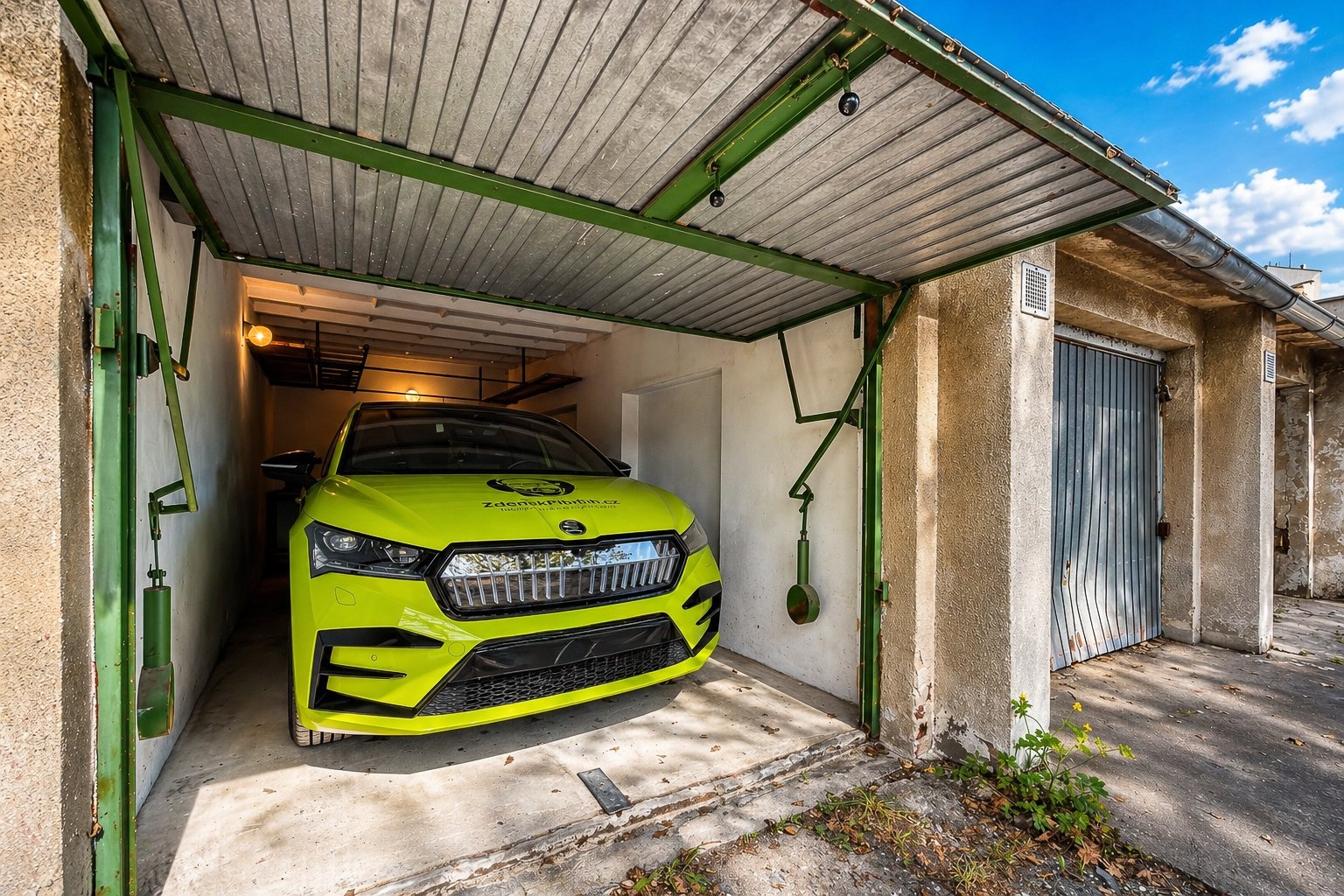 Pronájem garáže,17 m², elektřina, Chomutov, Pod Strážištěm ul.