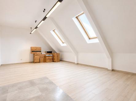 Pronájem bytu, 1+kk, 39 m²