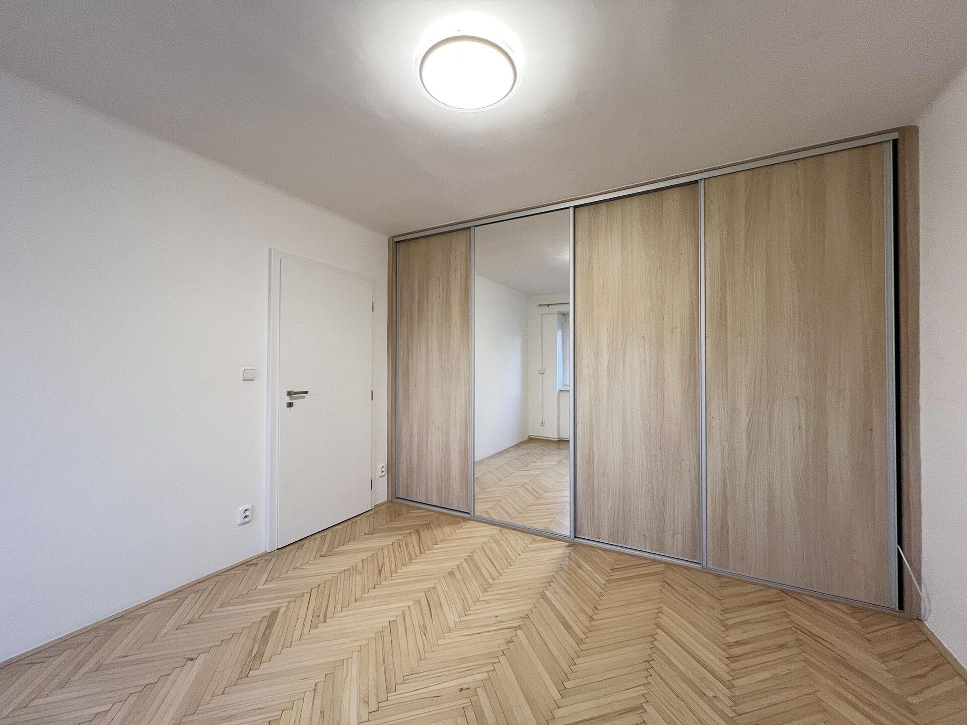 Pronájem bytu 3+1, 58 m² Stochovská, Ruzyně Praha 6