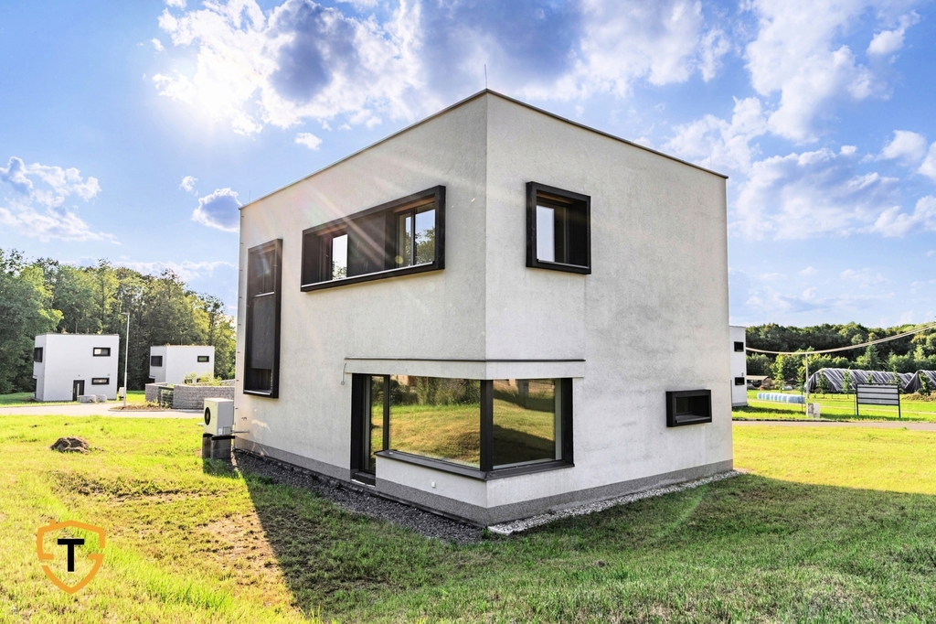 dům pohled ze zahrady