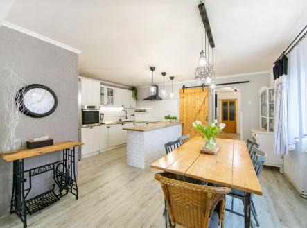Prodej - dům/vila, 208 m²
