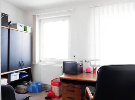 Pronájem kanceláře, 74 m²