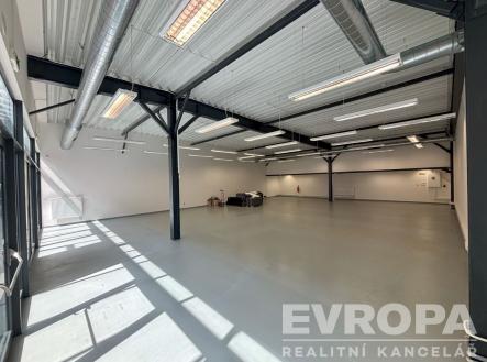 Pronájem - obchodní prostor, 836 m²